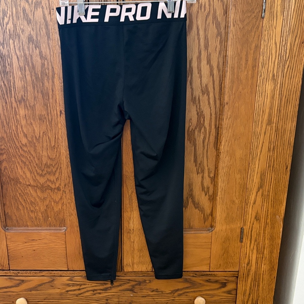 Nike kids  Black and Pink Leggings - Picture 2 of 3